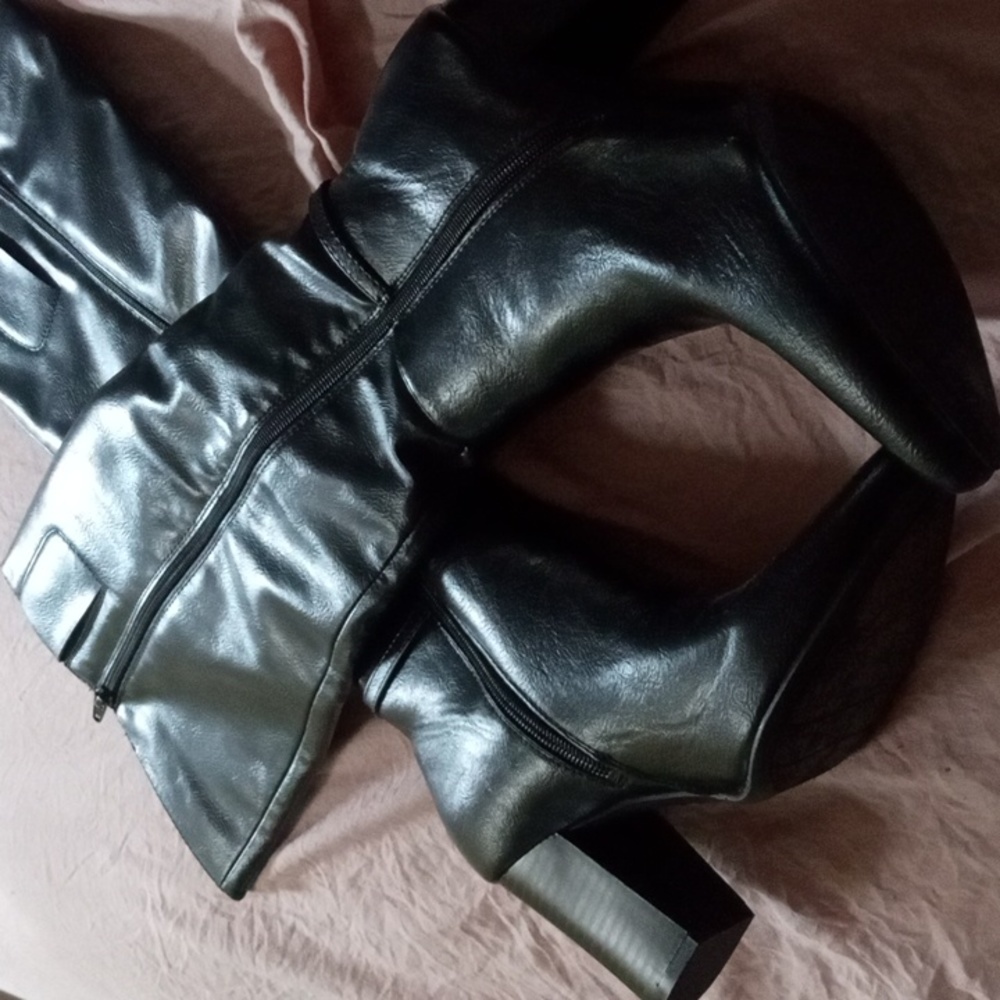 High heeled boots